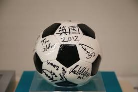 拉菲尼亚梅开二度，巴萨逆转皇马夺西超杯冠军