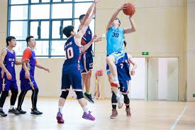 记者：兰克尔踢成都前夜溜去深圳见女友，次日回来裤裆有血