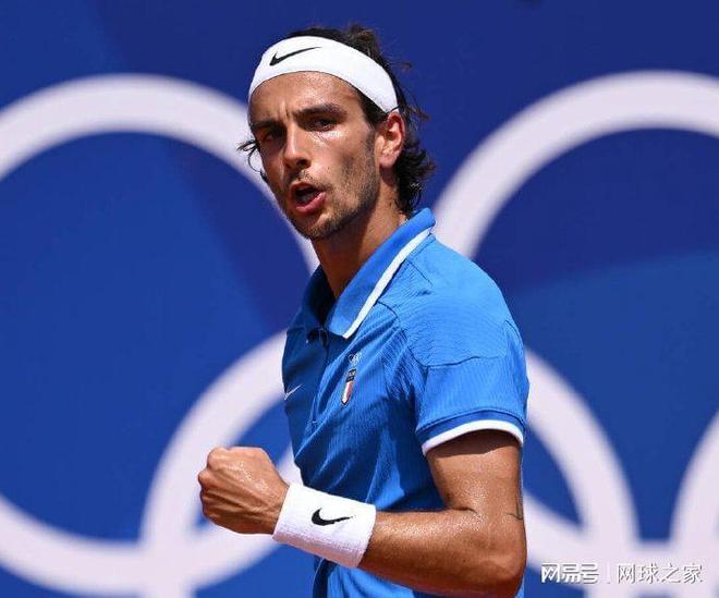 球奠定了基 球奠定了基