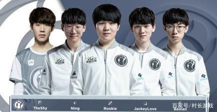 他在接受媒 他在接受媒