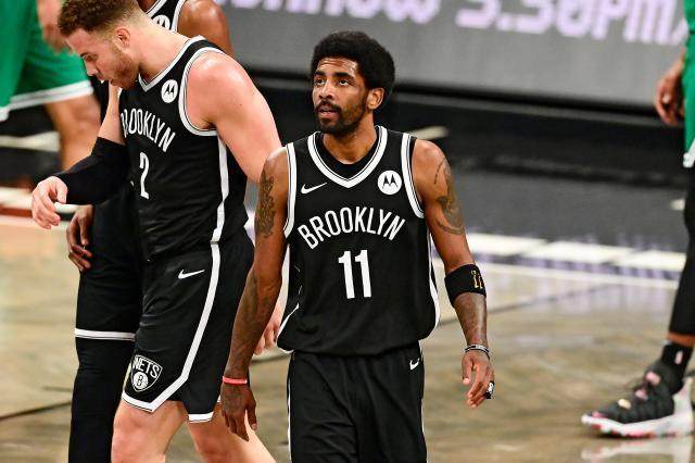 仅让两名前 仅让两名前